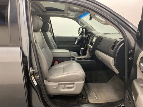 Used 2015 Toyota Sequoia Limited image 22