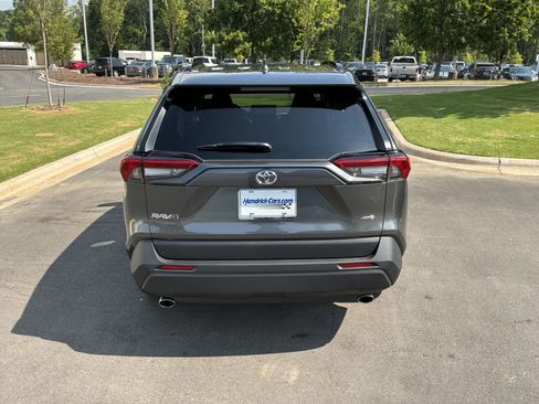 Used 2021 Toyota RAV4 XLE AWD/4WD image 9