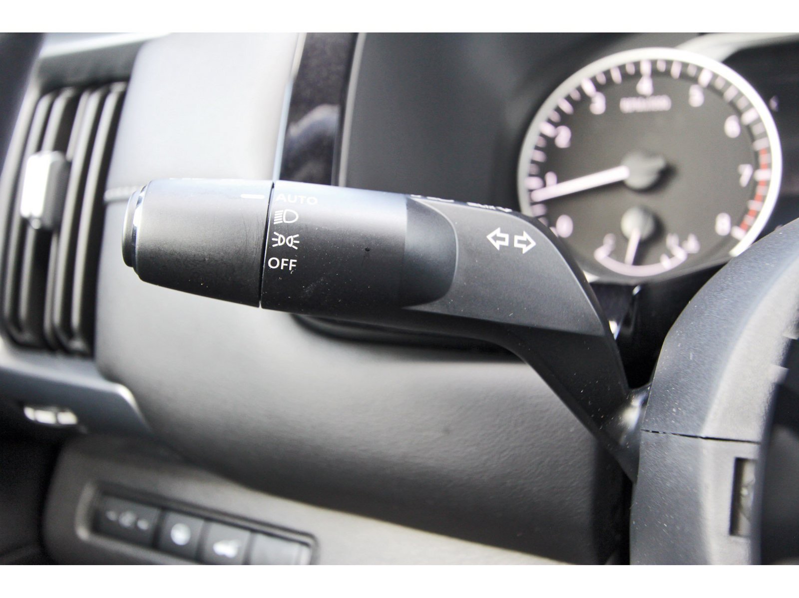 Certified 2025 Nissan Pathfinder SL FWD image 22