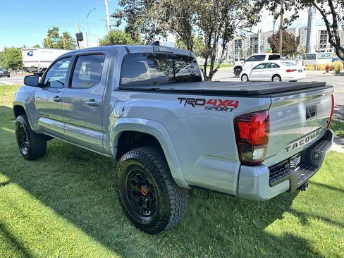 Used 2018 Toyota Tacoma TRD Sport AWD/4WD image 9