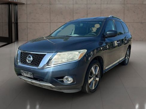 Used 2013 Nissan Pathfinder Platinum FWD image 2