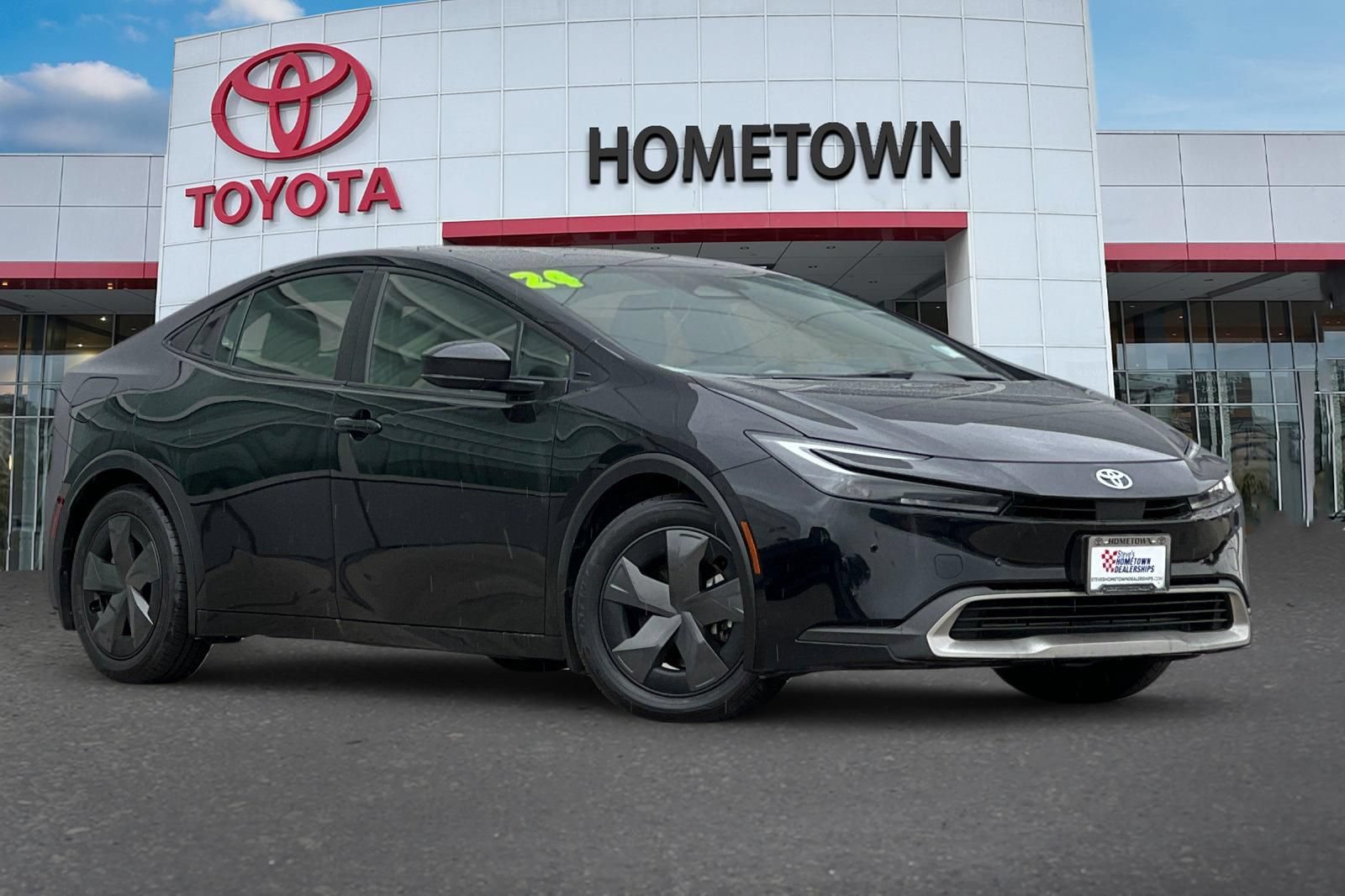 Used 2024 Toyota Prius Prime FWD image 2