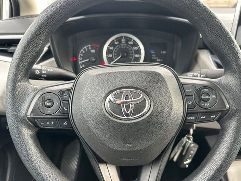 Used 2021 Toyota Corolla LE image 18