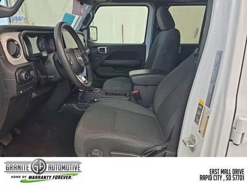 Used 2024 Jeep Wrangler Unlimited Sahara AWD/4WD image 10