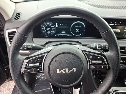 Certified 2025 Kia Seltos SX w/ SX Sunroof Package image 20