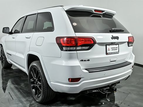 Used 2018 Jeep Grand Cherokee Altitude AWD/4WD image 7