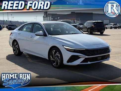 Used 2025 Hyundai Elantra SEL image 1