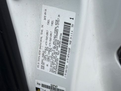 Used 2017 Toyota Tacoma TRD Sport image 24