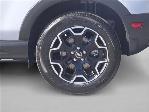 New 2025 Ford Bronco Sport Outer Banks image 9