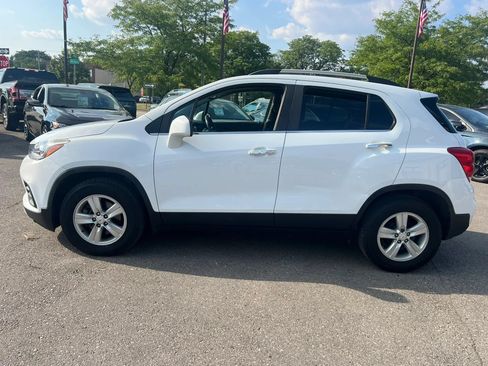 Used 2019 Chevrolet Trax LT w/ LT Convenience Package FWD image 4