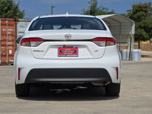 Used 2025 Toyota Corolla LE FWD image 4