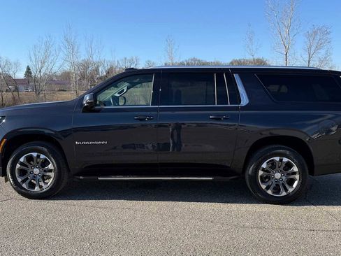 Used 2025 Chevrolet Suburban LT w/ Comfort Package image 6