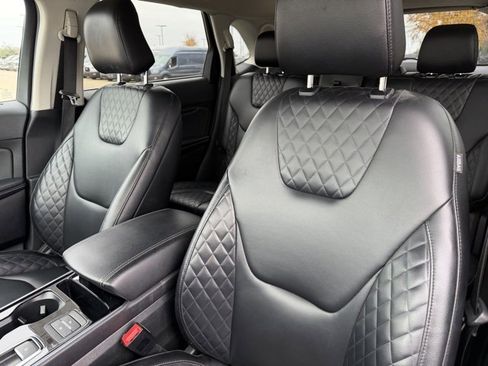 Certified 2023 Ford Edge Titanium image 10