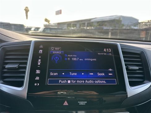 Used 2018 Honda Pilot Touring image 24