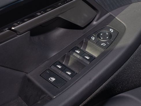 Used 2025 BMW 530i w/ M Sport Package RWD image 27