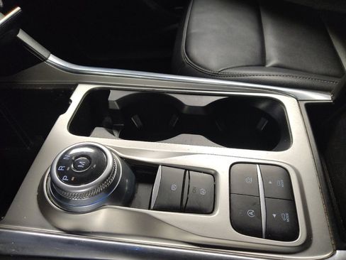 Used 2020 Ford Explorer XLT w/ Equipment Group 202A image 26