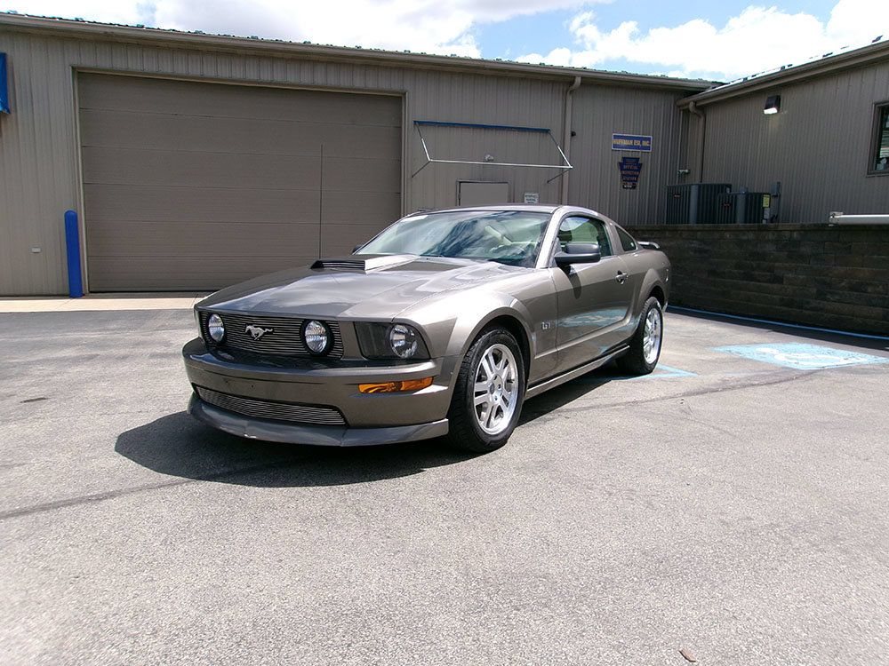 Used 2005 Ford Mustang GT RWD image 3