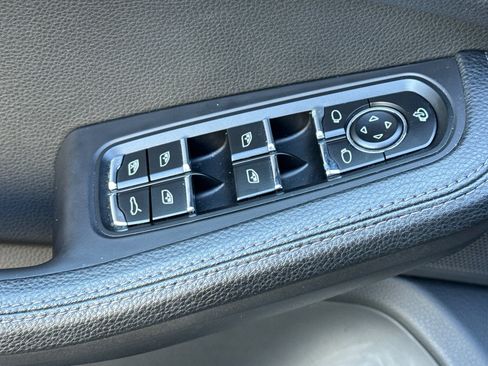 Used 2024 Porsche Macan AWD/4WD image 14