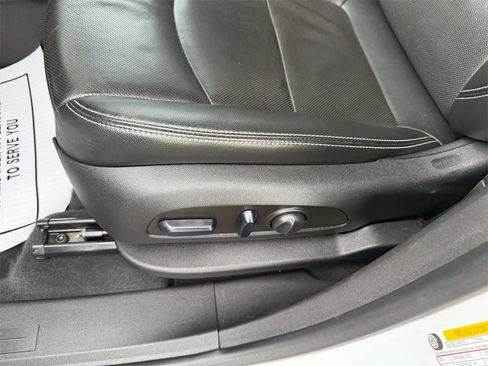 Used 2023 GMC Terrain SLT image 13