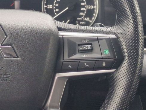 Used 2024 Mitsubishi Outlander SE image 13