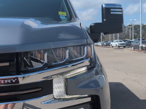 Used 2021 Chevrolet Silverado 1500 High Country w/ Technology Package image 13