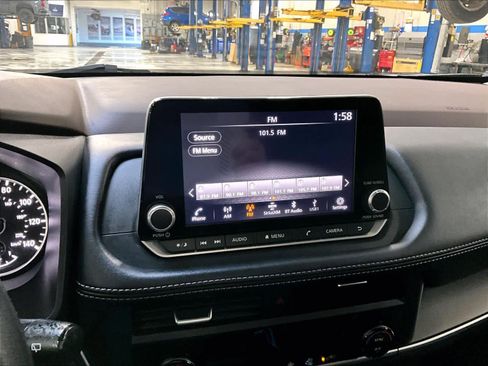 Used 2023 Nissan Rogue SV image 26