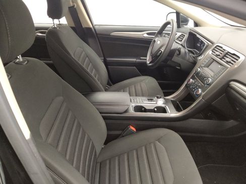 Used 2018 Ford Fusion SE FWD image 21