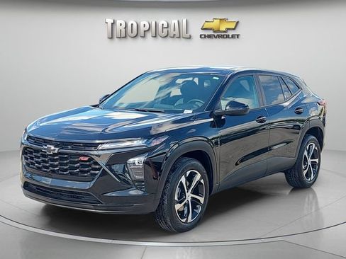 Used 2025 Chevrolet Trax RS w/ Driver Confidence Package FWD image 1