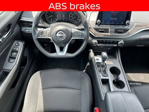 Used 2025 Nissan Altima 2.5 SV FWD image 27