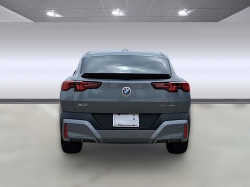 Used 2025 BMW X2 xDrive28i w/ Premium Package image 9