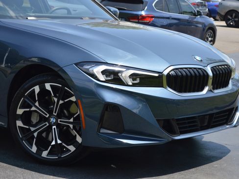 Certified 2025 BMW 330i Sedan RWD image 11
