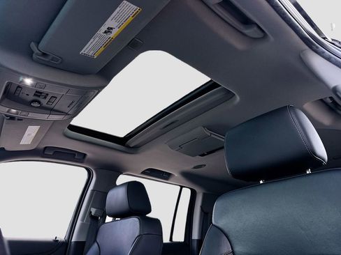 Used 2019 Chevrolet Suburban LT image 23