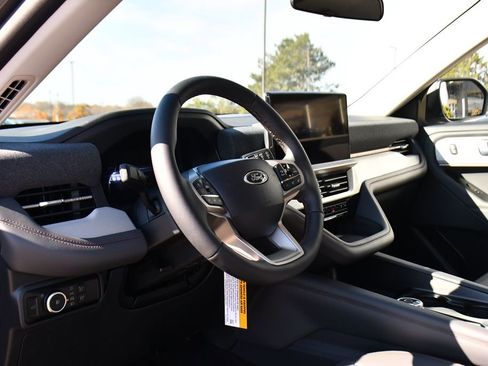 Used 2026 Ford Explorer Active w/ Active Comfort Package AWD/4WD image 11