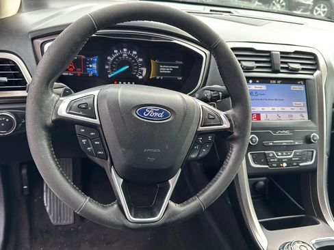Used 2019 Ford Fusion SEL image 9