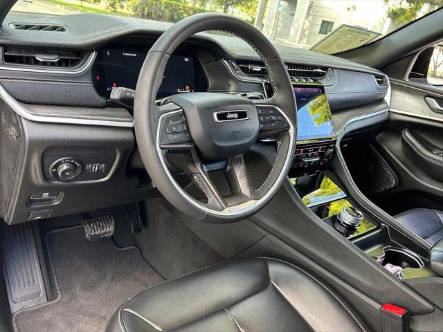 Certified 2025 Jeep Grand Cherokee Limited RWD image 18