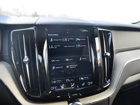 Used 2018 Volvo XC60 T5 Inscription w/ Luxury Seat Package image 26