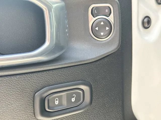 Used 2025 Jeep Wrangler Unlimited Rubicon AWD/4WD image 29