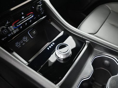 New 2025 Jeep Grand Cherokee L Limited w/ Black Appearance Package image 9