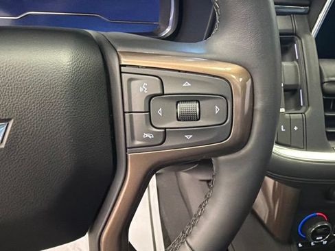 Used 2024 Chevrolet Suburban High Country AWD/4WD image 17
