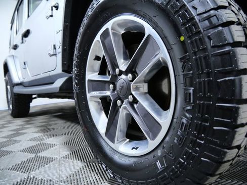 Used 2018 Jeep Wrangler Unlimited Sahara image 2
