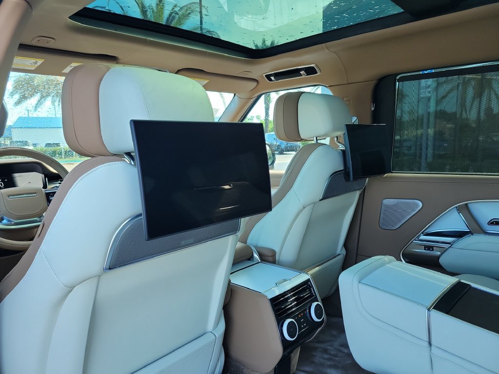 New 2026 Land Rover Range Rover SV AWD/4WD image 17