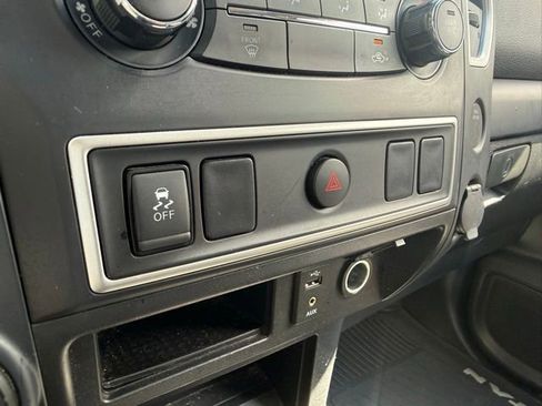 Used 2017 Nissan Titan 4x4 Crew Cab image 22
