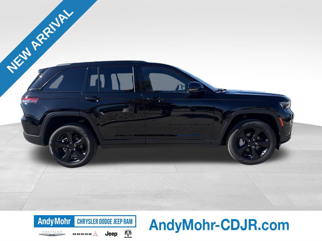 Used 2025 Jeep Grand Cherokee Limited w/ Luxury Tech Group II AWD/4WD image 8