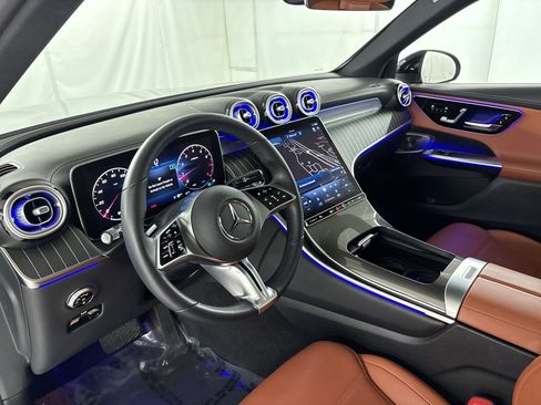 Used 2023 Mercedes-Benz GLC 300 image 4
