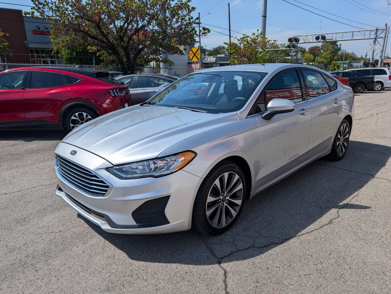 Used 2019 Ford Fusion SE AWD/4WD image 3