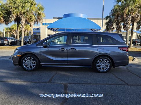 Used 2025 Honda Odyssey Touring image 2