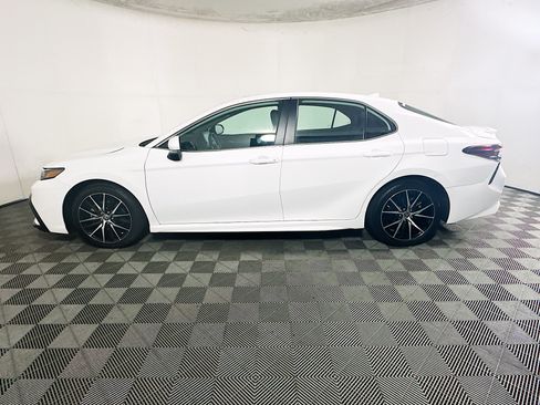 Used 2023 Toyota Camry SE w/ Audio Upgrade Package FWD image 6