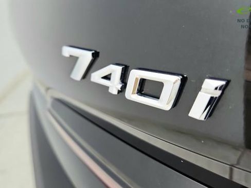 Used 2023 BMW 740i w/ Parking Assistance Package RWD image 17