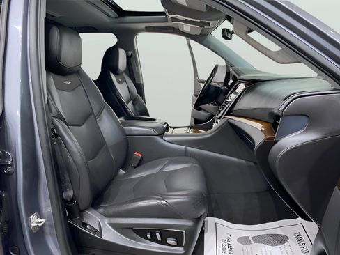 Used 2020 Cadillac Escalade Luxury RWD image 9