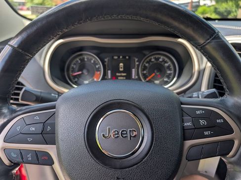 Used 2015 Jeep Cherokee Latitude w/ Cold Weather Group AWD/4WD image 40